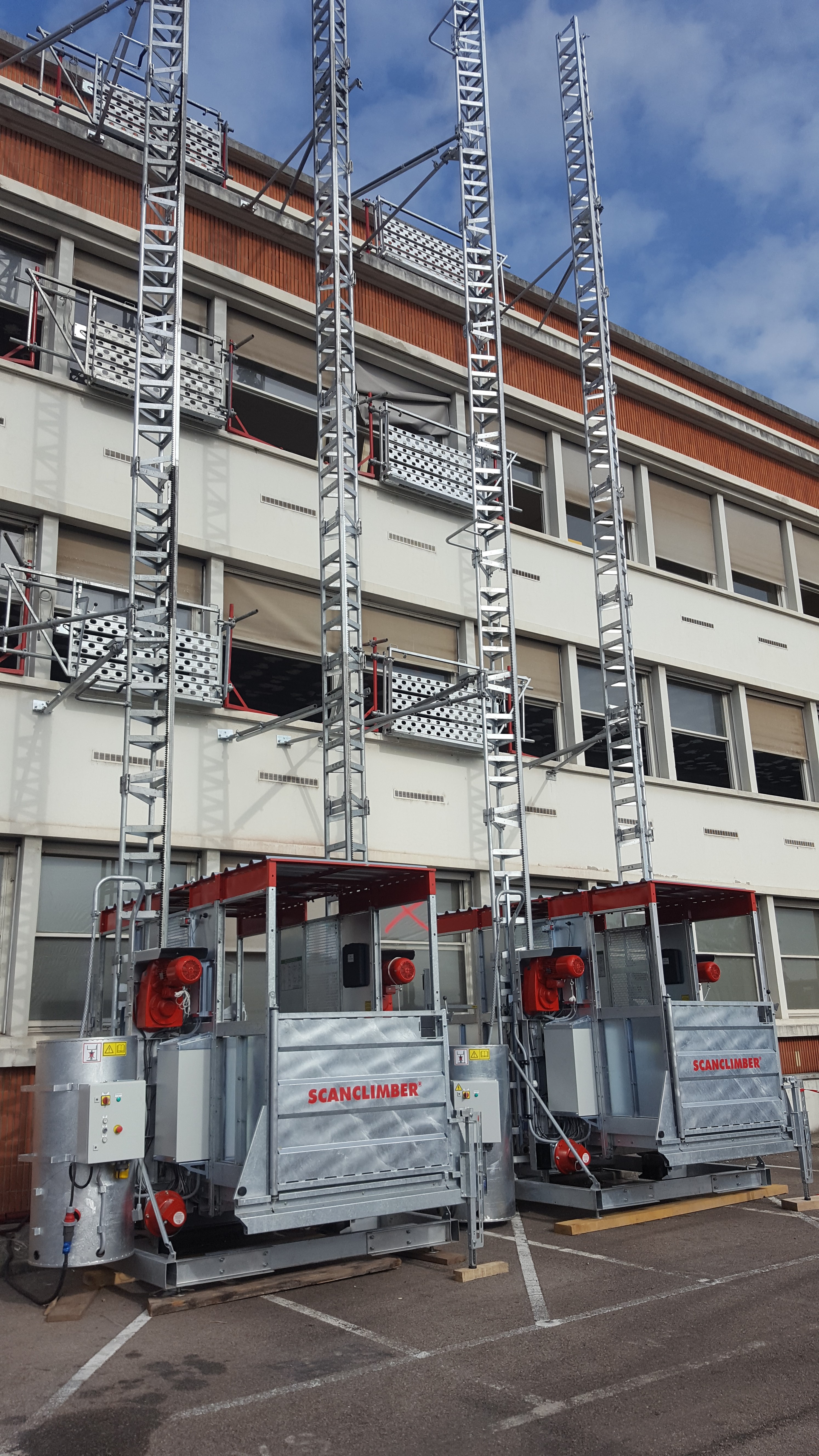 Monte charge de chantier sur mât : Tractel FR